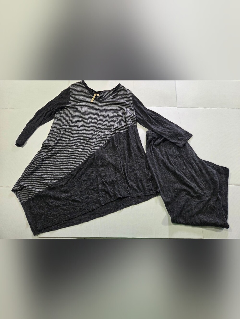 Comfy USA Gray Striped Outfit